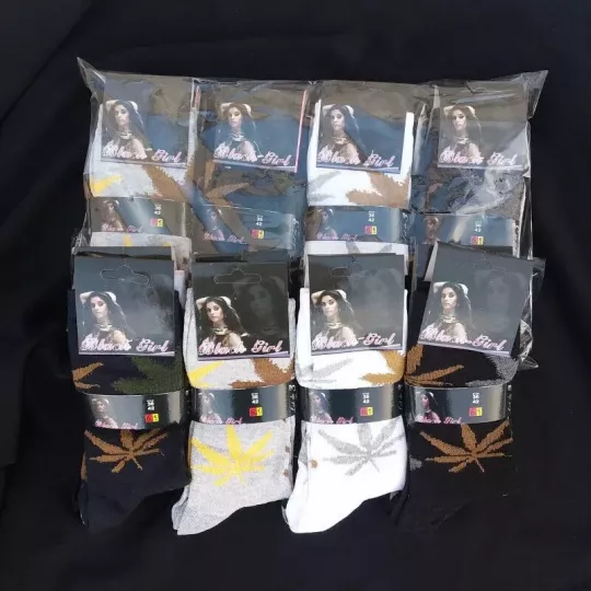 Lot de 12 Paires de Chaussettes Imprimés Feuilles de Chanvre avec Gros Mix de Couleurs Emballage