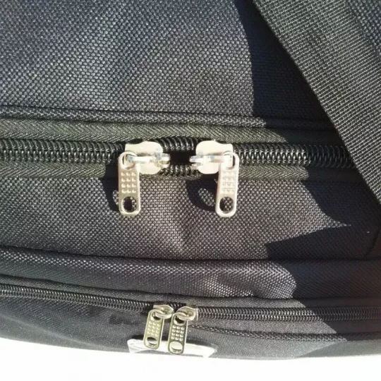 55 Cm (CABINE) Bleu Sacs De Voyage Valise Bagage A Main á Roulettes Diplomat Paris Fermeture